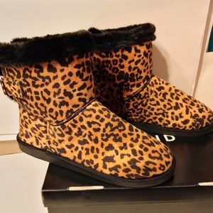 "Must Buy these " Leopard Print Boots  Very Comfy Inside Cute Fur top